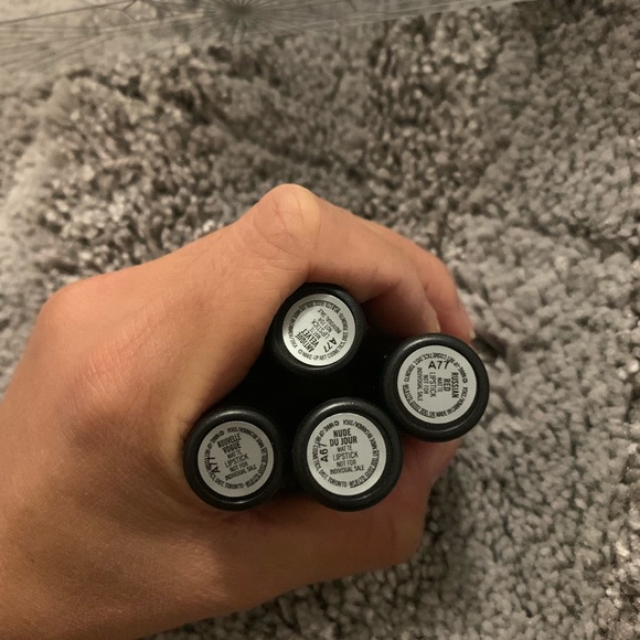 Mac lipstick bundle - Picture 2 of 2